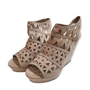 🔃Madden Girl Tan Suede Platform Wedge Sandals